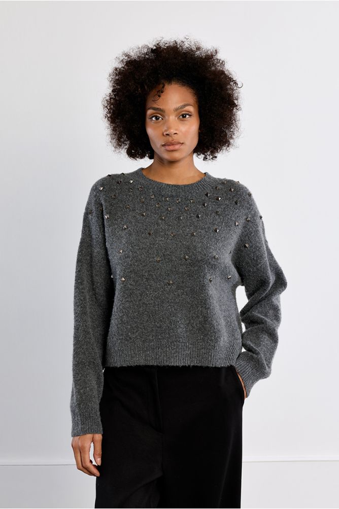 Pull en maille clouté