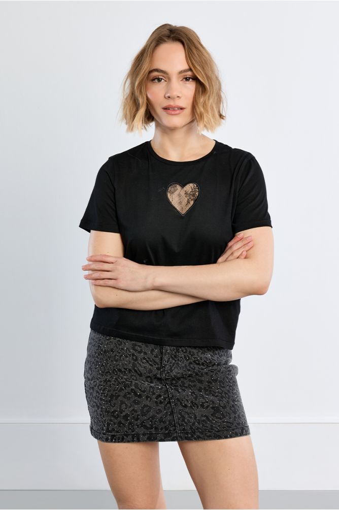 T-shirt droit, avec cœur en semi-tansparence