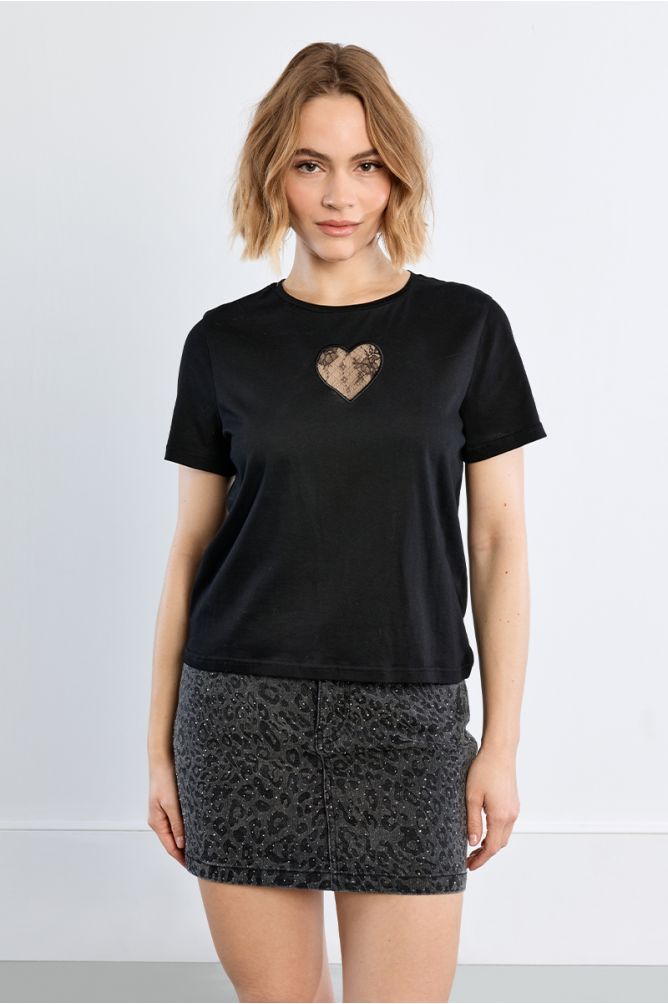 T-shirt droit, avec cœur en semi-tansparence