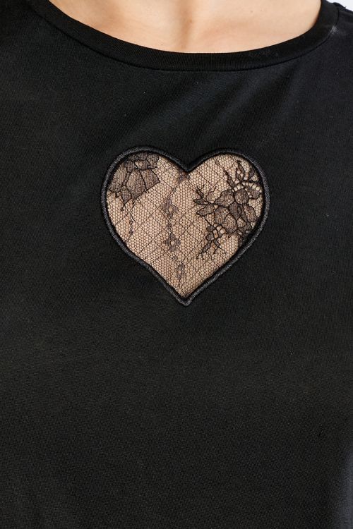 Camiseta de manga corta detalle corazón