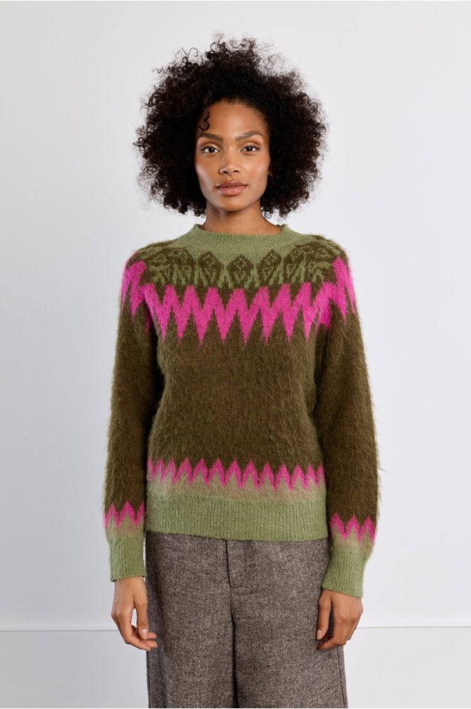 Pull aux motifs géométriques