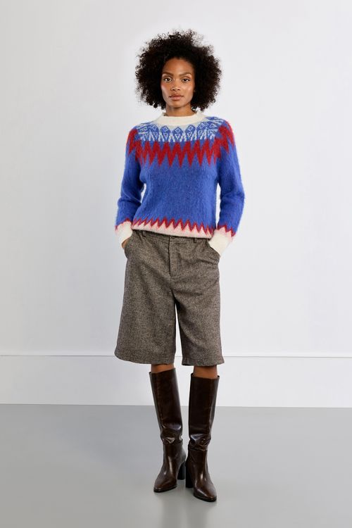 Pull aux motifs géométriques
