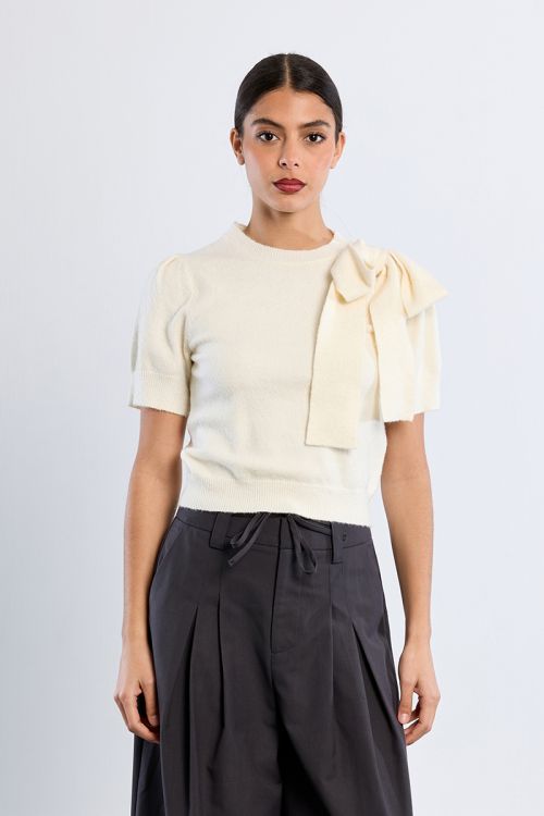 Short-sleeved knitted T-shirt with bow