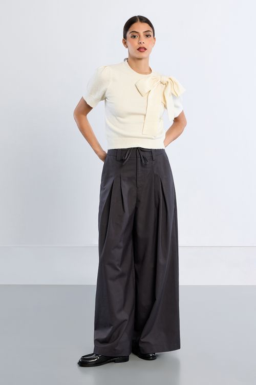Short-sleeved knitted T-shirt with bow