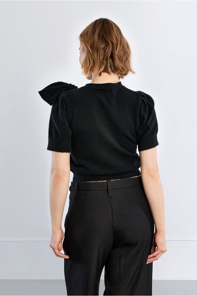 Short-sleeved knitted T-shirt with bow