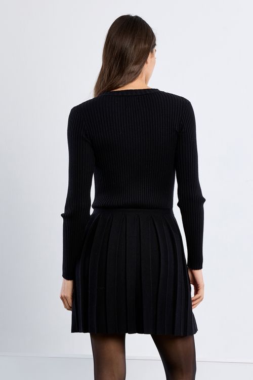 Vestido corto plisado de manga larga
