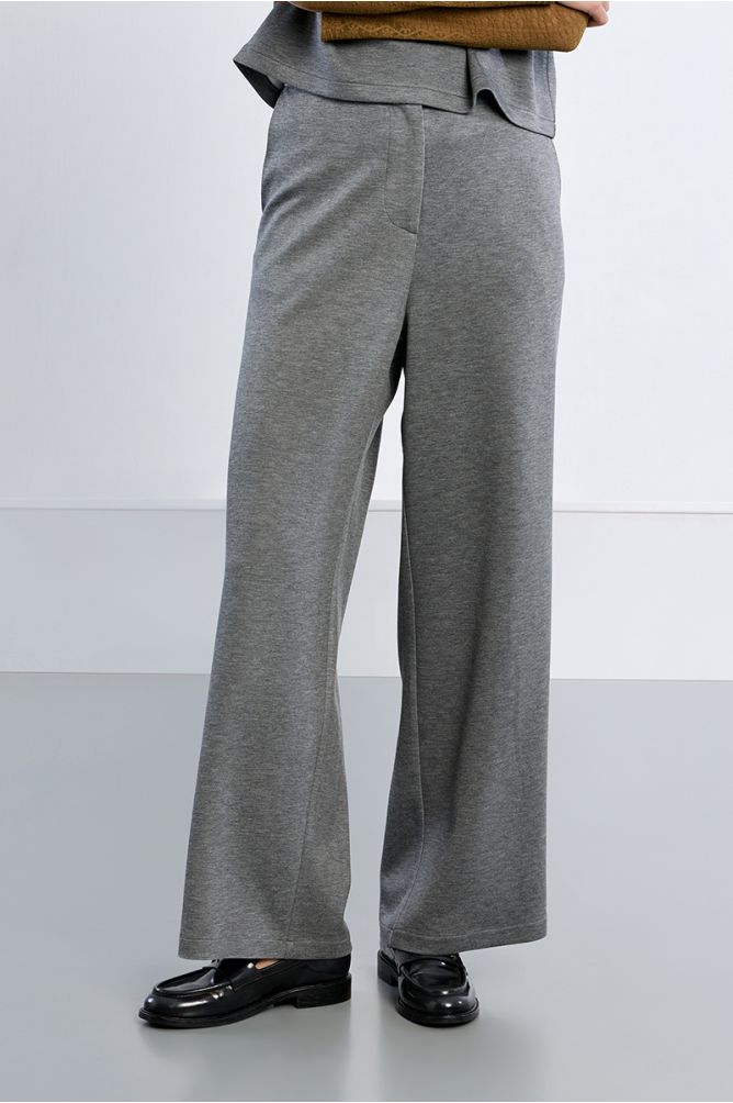 Pantalón largo perneras anchas
