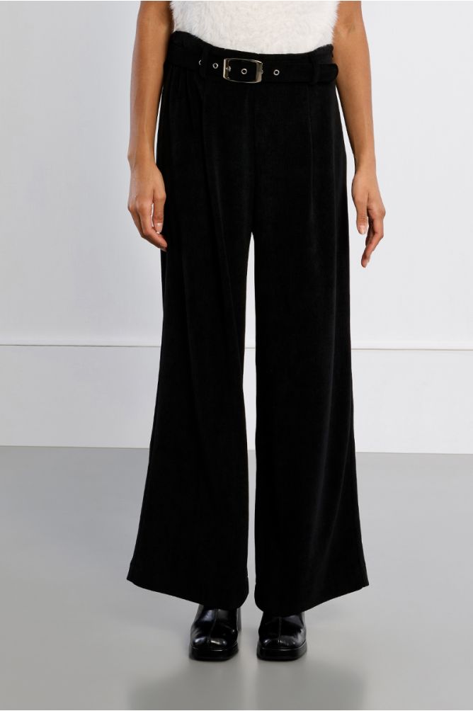 Pantalón largo tipo cullote con cinturón 