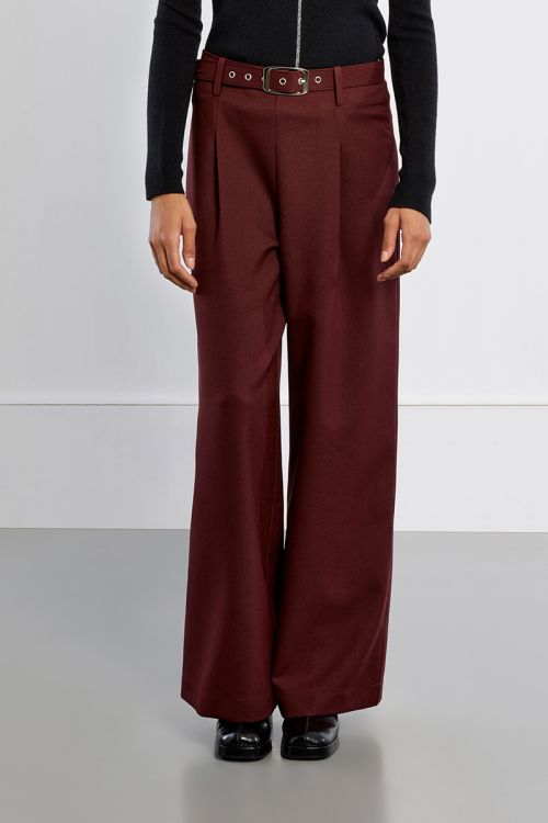 Pantalón largo tipo cullote con cinturón 