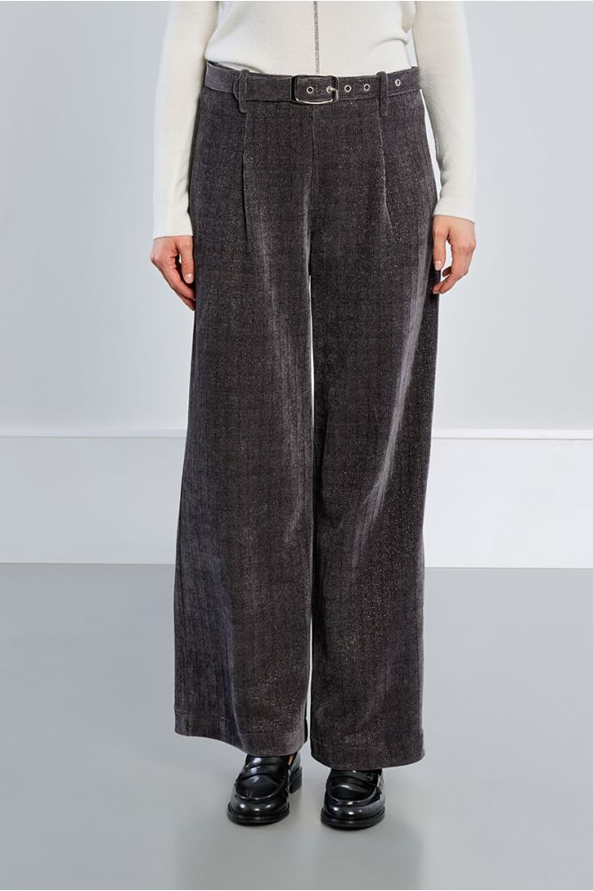 Pantalón largo tipo cullote con cinturón 