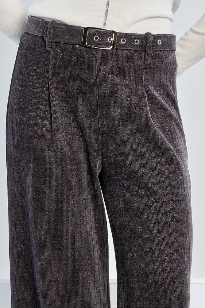Pantalón largo tipo cullote con cinturón 