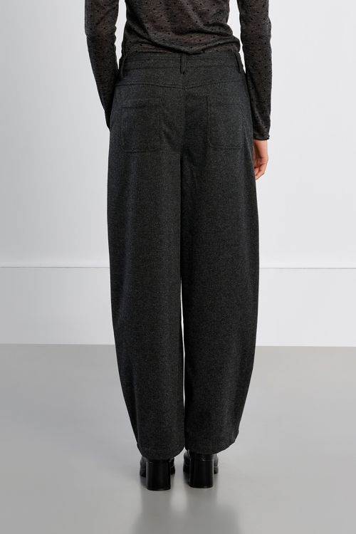 Pantalón largo estilo barrel