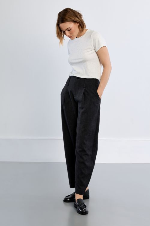 Barrel trousers, pleated