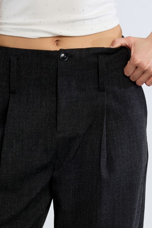 Pantalón largo tipo cullote detalle pliegues