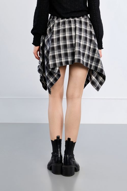 Falda corta asimétrica con estampado