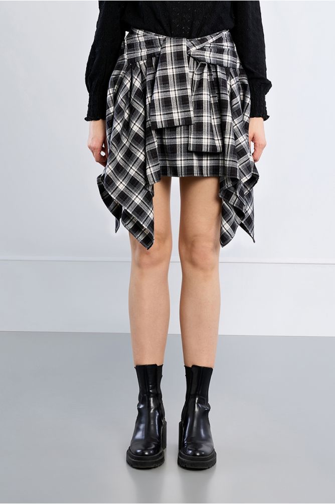 Falda corta asimétrica con estampado