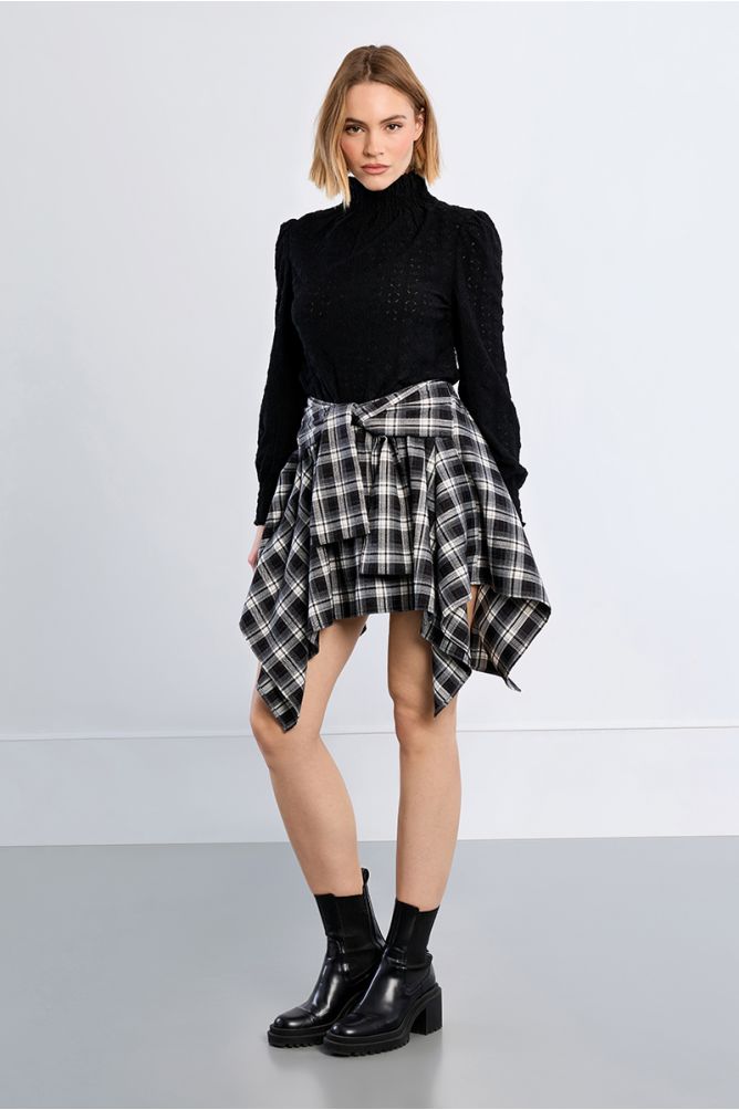 Asymmetrical mini skirt, checked