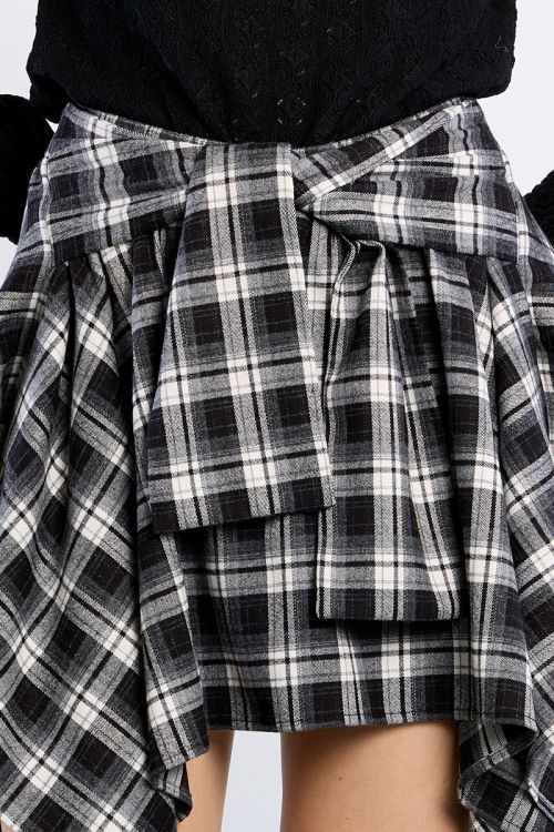 Asymmetrical mini skirt, checked