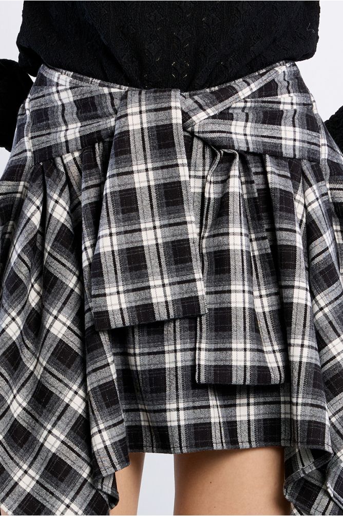 Asymmetrical mini skirt, checked