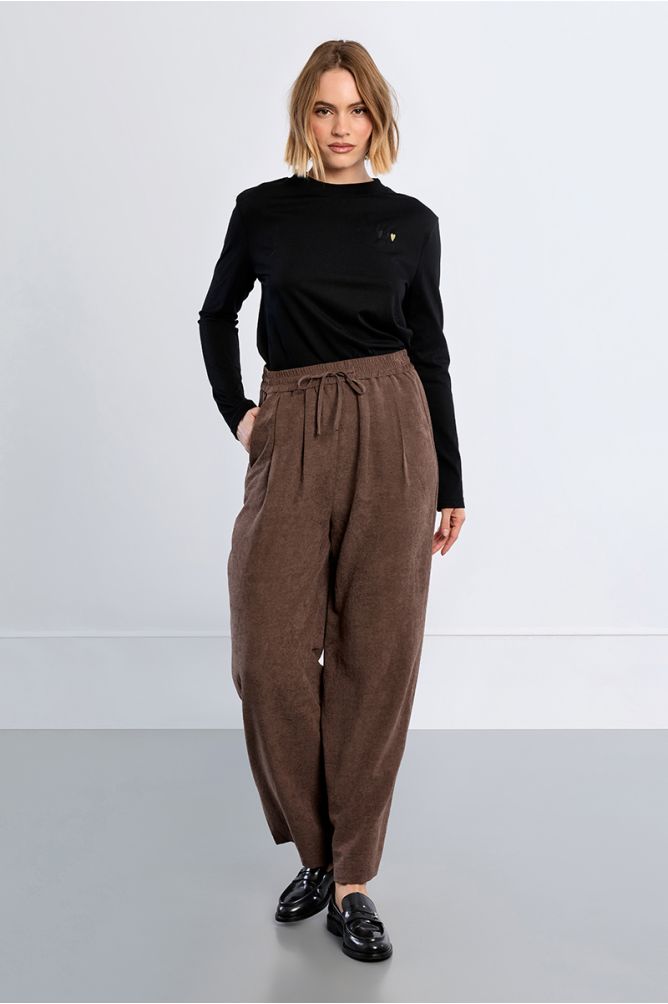 Wide-leg pants, high waist