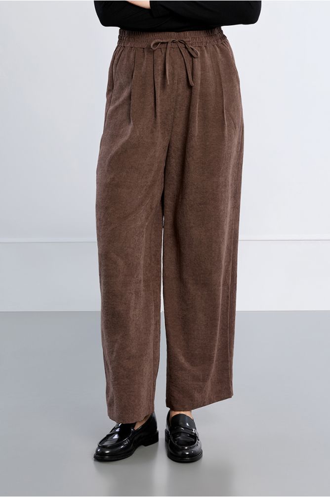 Wide-leg pants, high waist