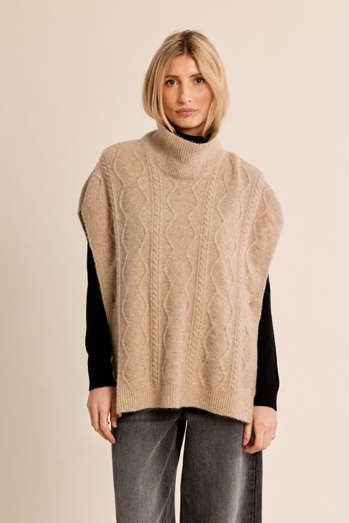 Poncho en maille torsadée