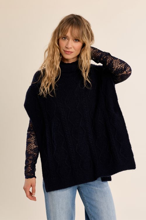 Poncho en maille torsadée