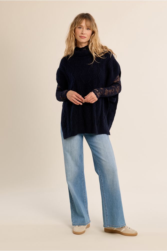 Poncho asimétrico con cuello alto