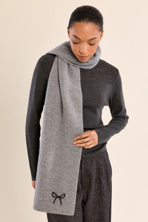 Ribbed knit scarf, embroidered bow