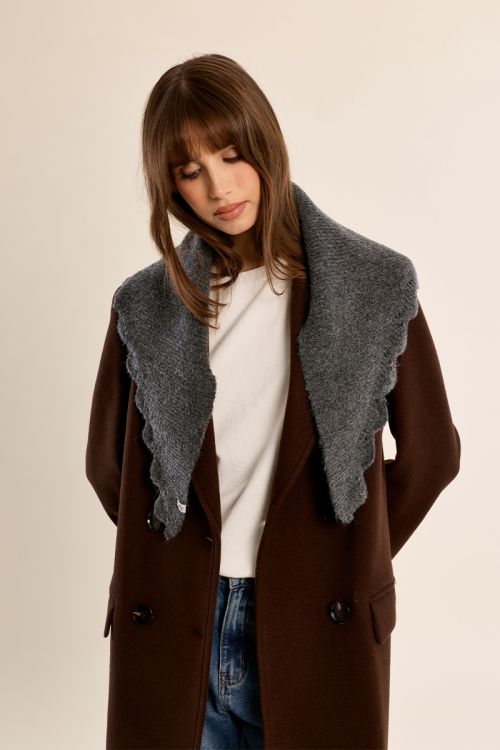 Col en maille, broderies ajourées