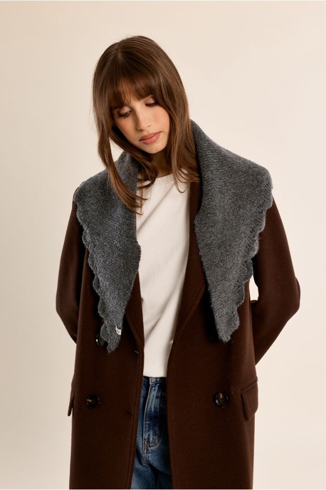 Col en maille, broderies ajourées