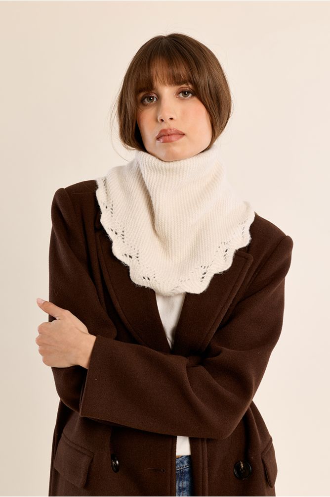 Knitted collar, openwork embroidery