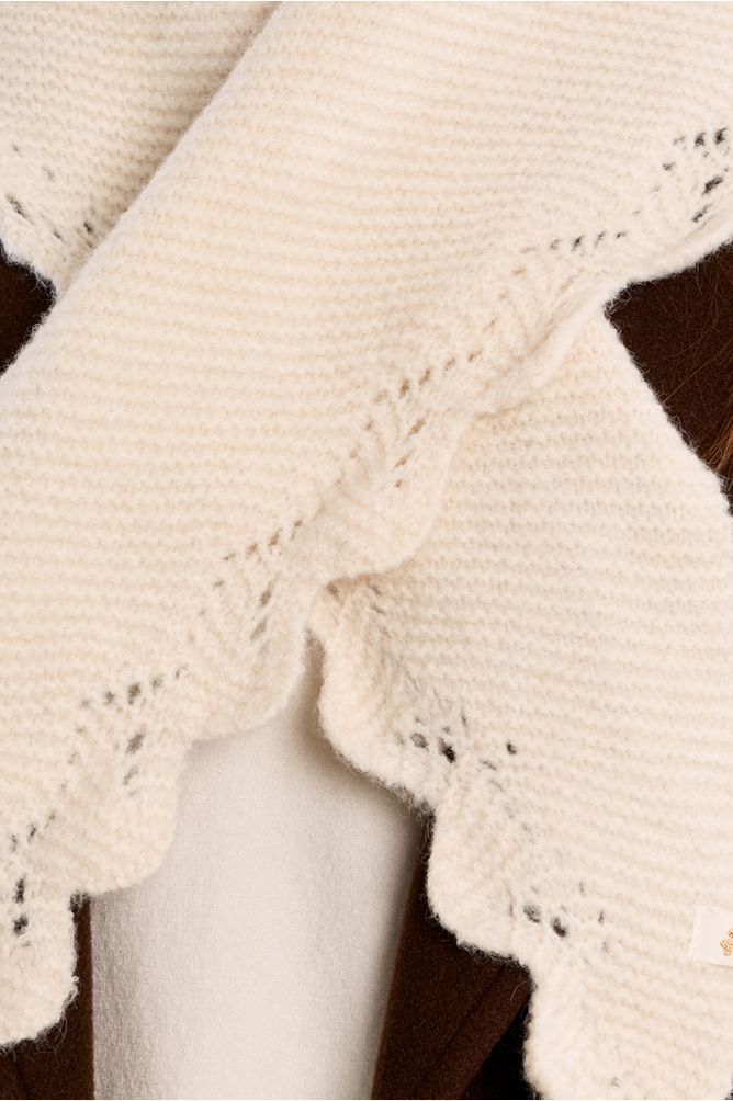 Knitted collar, openwork embroidery
