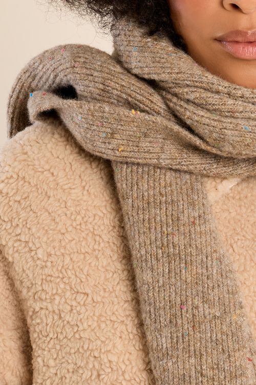 Knitted scarf, with sequins