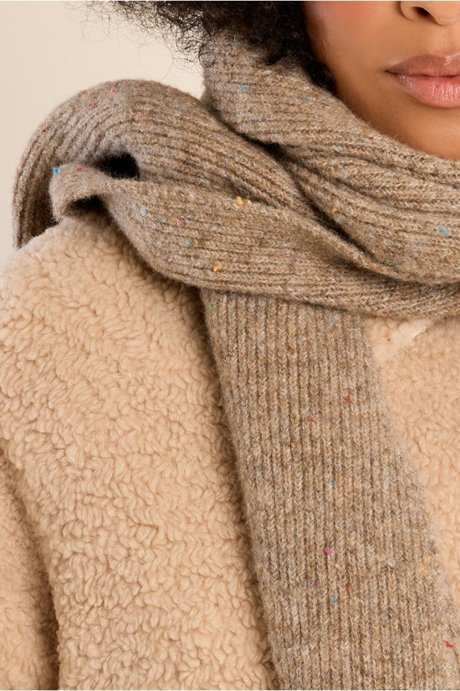 Knitted scarf, with sequins