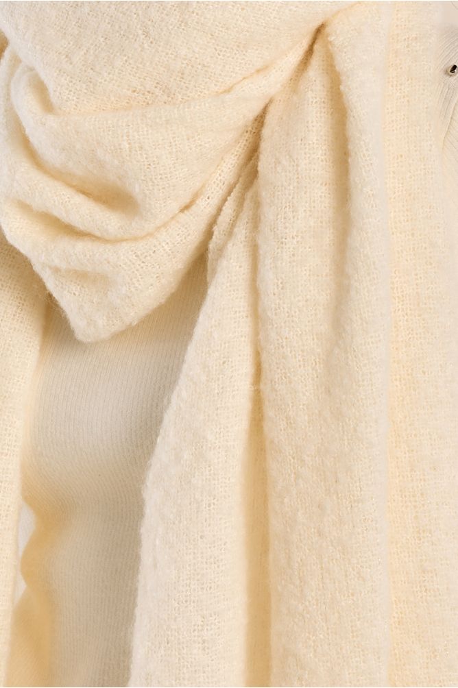 Knitted scarf, fringed