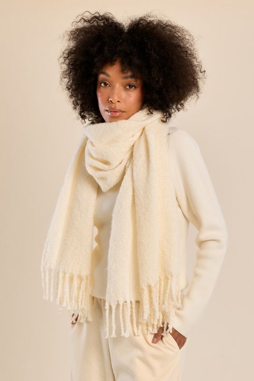 Knitted scarf, fringed