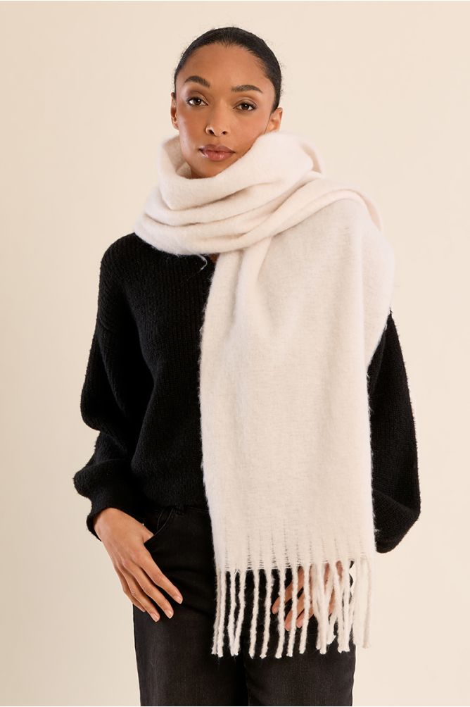 Sciarpa in maglia con frange