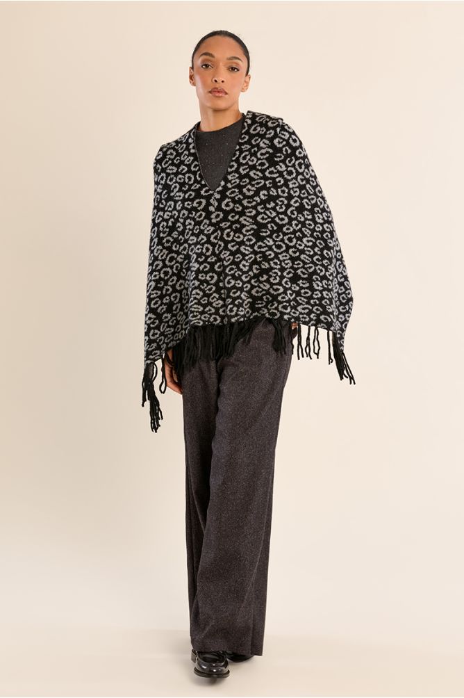 Poncho con estampado y flecos