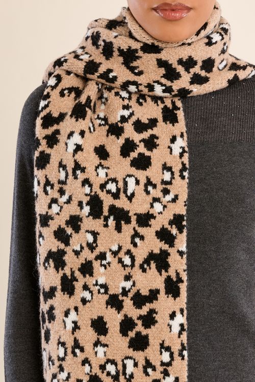 Knitted scarf, leopard