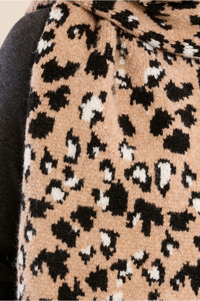 Knitted scarf, leopard