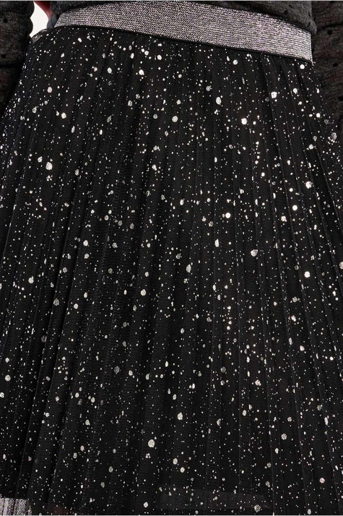 Jupe courte en tulle, détail strass