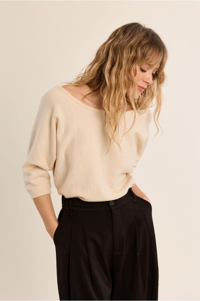 Pull aux manches trois quart, à dos nu