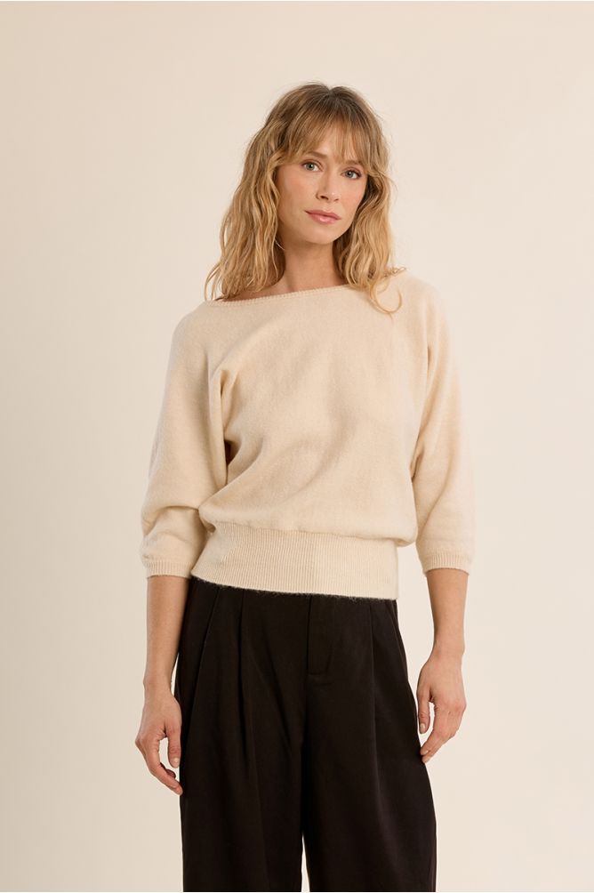 Sweater with three-quarter sleeves, open back
