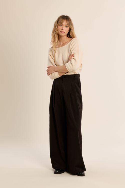 Pull aux manches trois quart, à dos nu