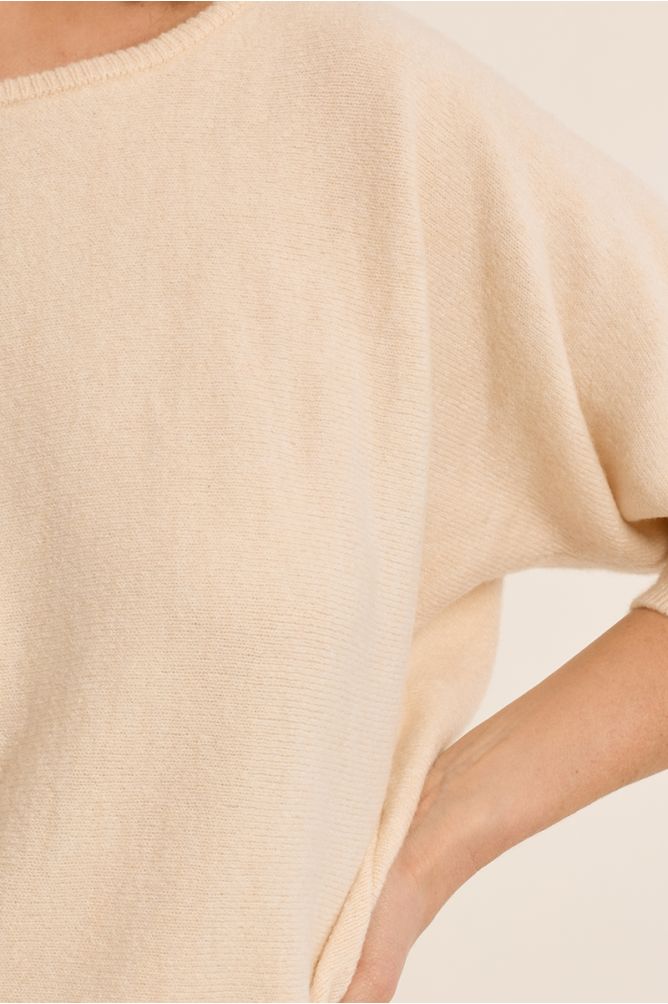 Pull aux manches trois quart, à dos nu