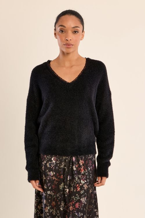 V-neck sweater, with lace