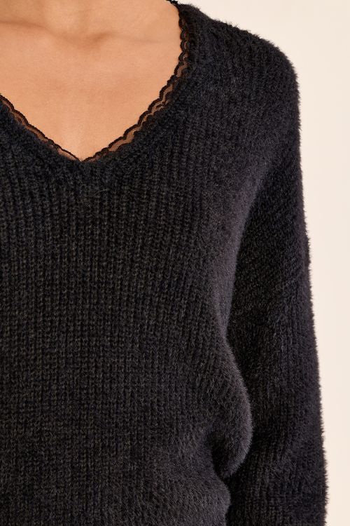 V-neck sweater, with lace