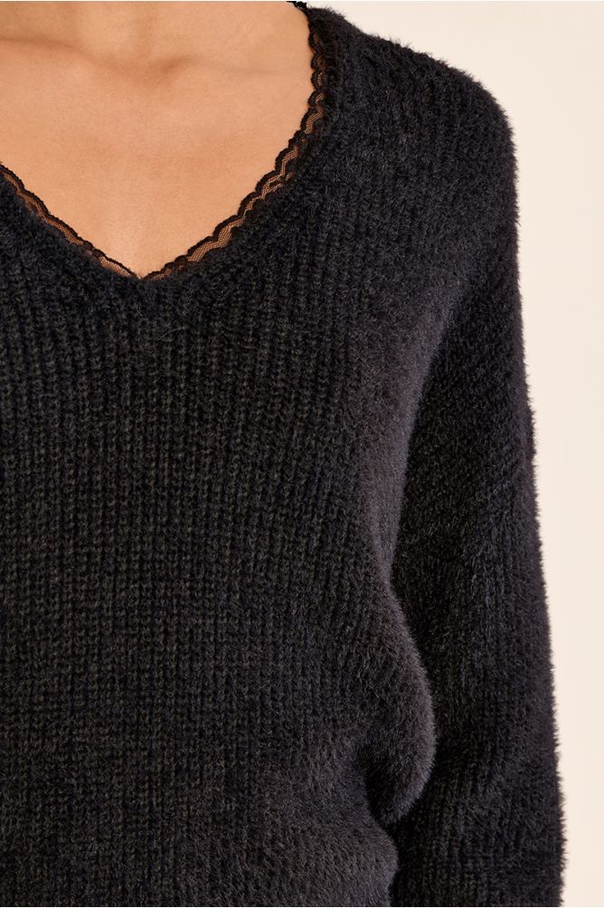 Pull en col V, à dentelle