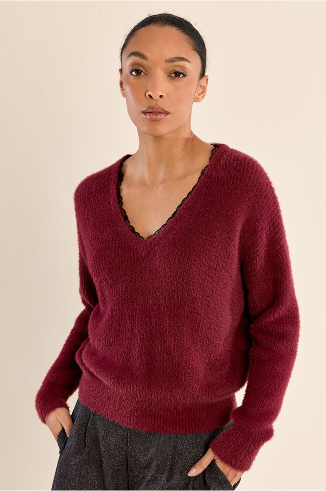 Pull en col V, à dentelle